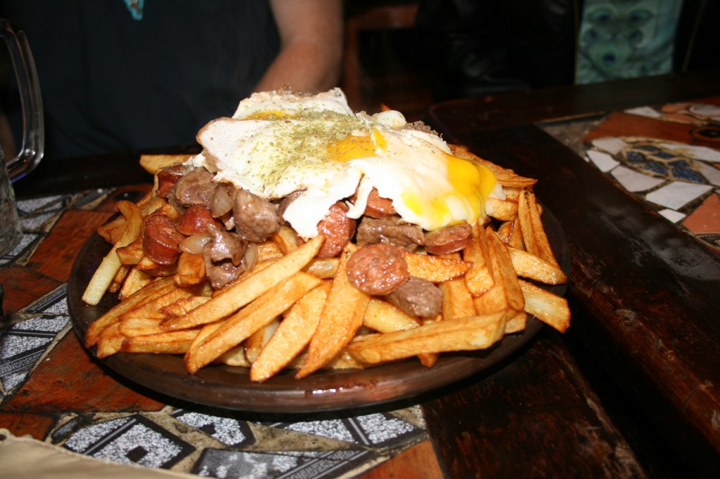 An amazing looking Chorrillana - Image credits to http://comiendoenchile.wordpress.com/